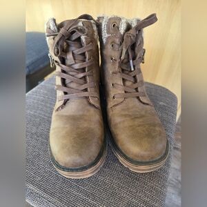 Wanderlust Tan Lace-Up Boots